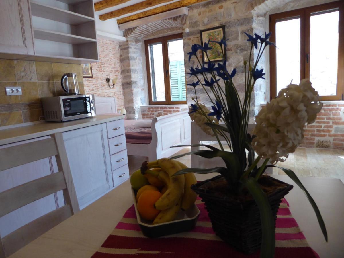Apartaments Charlie Chaplin Kotor Exterior foto